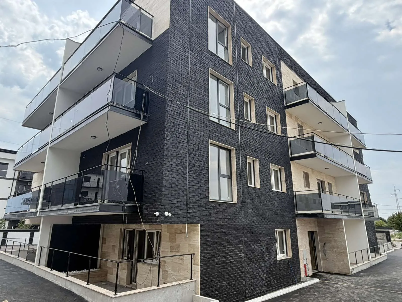 NOVOGRADNJA SA GRAĐEVINSKOM DOZVOLOM