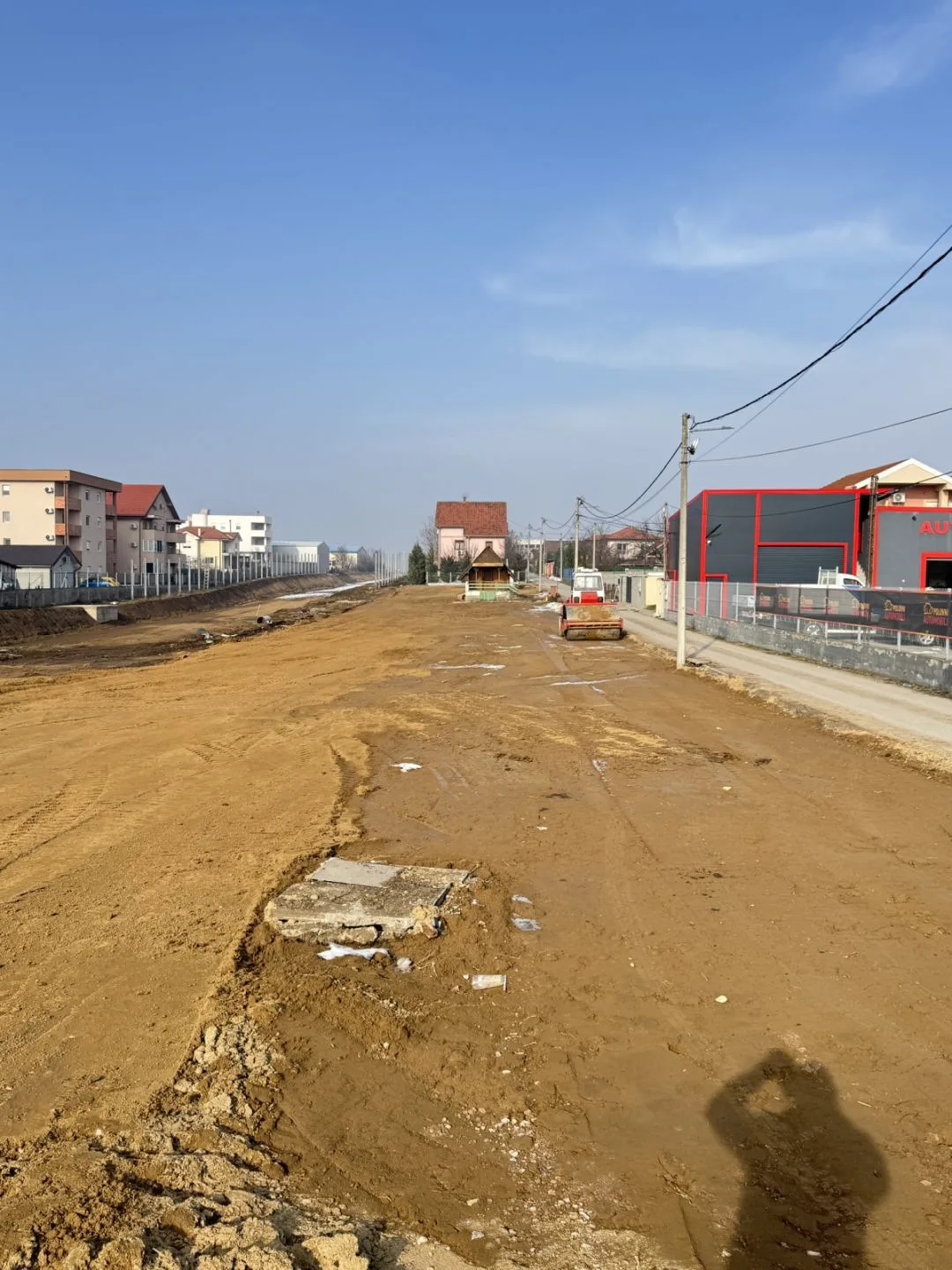 Izdaje se plac 18 ari sa strujom i vodom – Vojvođanska 377, blizu aerodroma