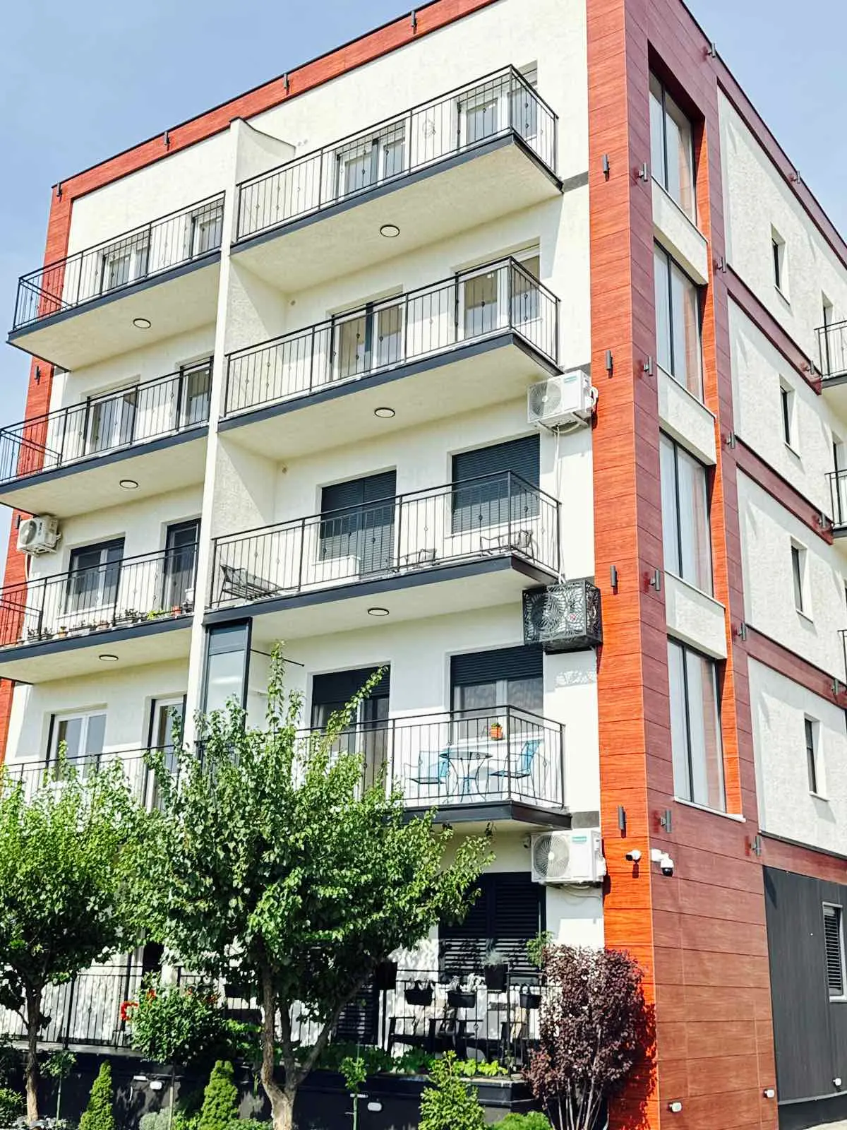 LUX STANOVI ODMAH USELJIVI – I ZA KEŠ I KREDIT