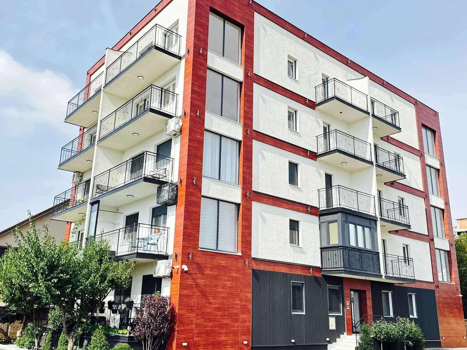 LUX STANOVI U STAMBENOM KOMPLEKSU – PRODAJA I PUTEM KREDITA