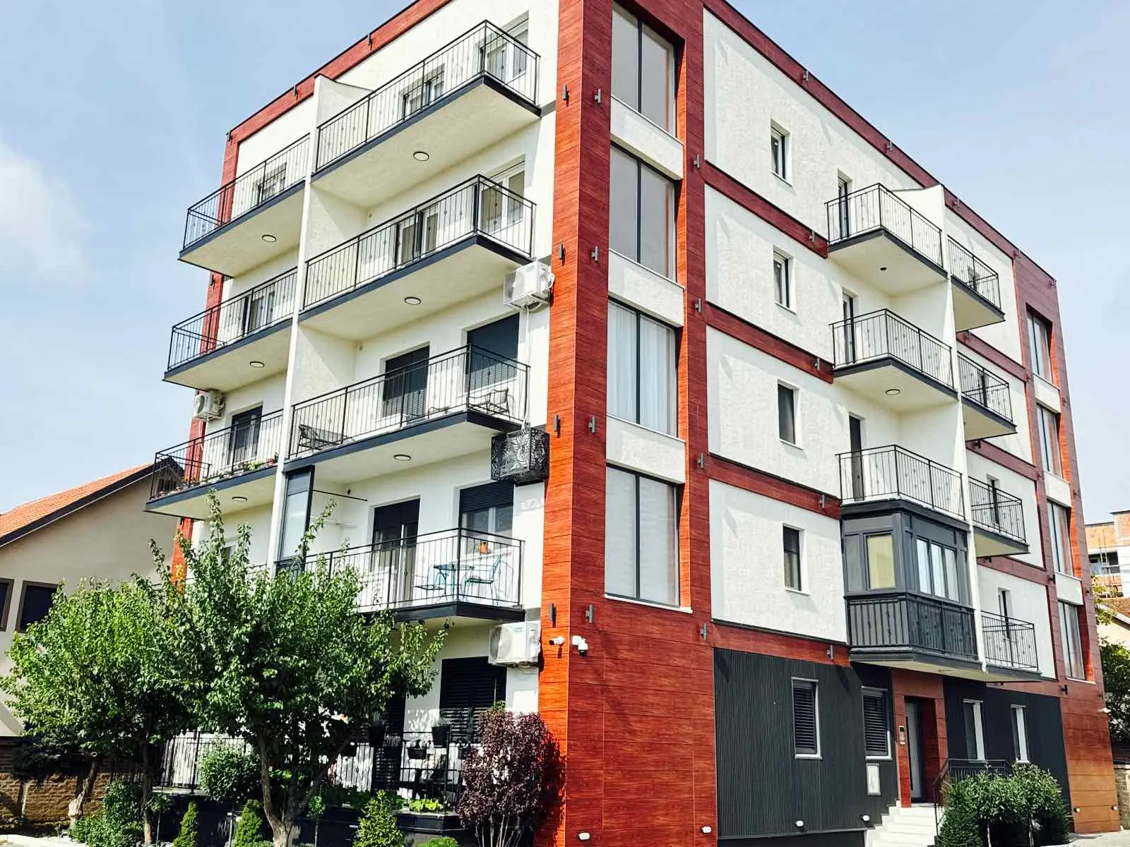 LUX STANOVI U STAMBENOM KOMPLEKSU – PRODAJA I PUTEM KREDITA
