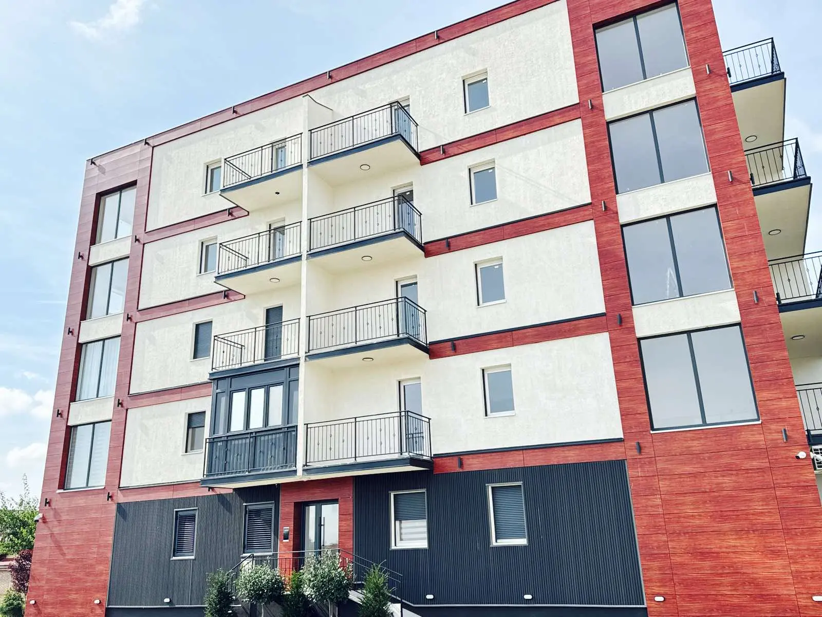 LUX STANOVI U STAMBENOM KOMPLEKSU – PRODAJA I PUTEM KREDITA