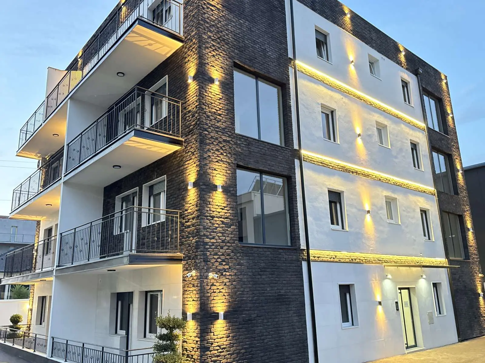 LUX STAN U NAJKVALITETNIJOJ ZGRADI U SURČINU