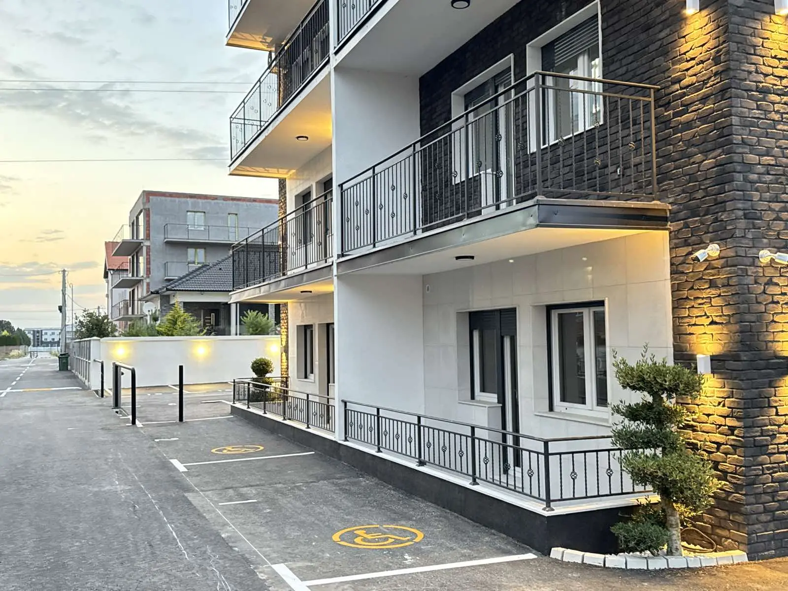 LUX NOVOGRADNJA SA GRAĐEVINSKOM DOZVOLOM